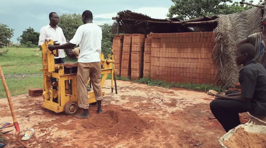 الطين المضغوط من الطين والاسمنت